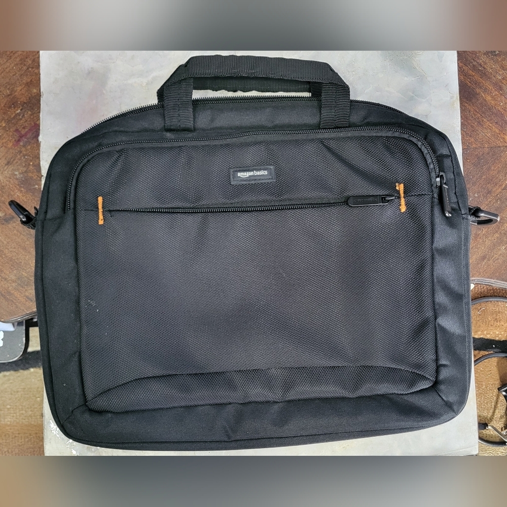 AmazonBasics 15” inch Laptop Tablet Bag - Black
